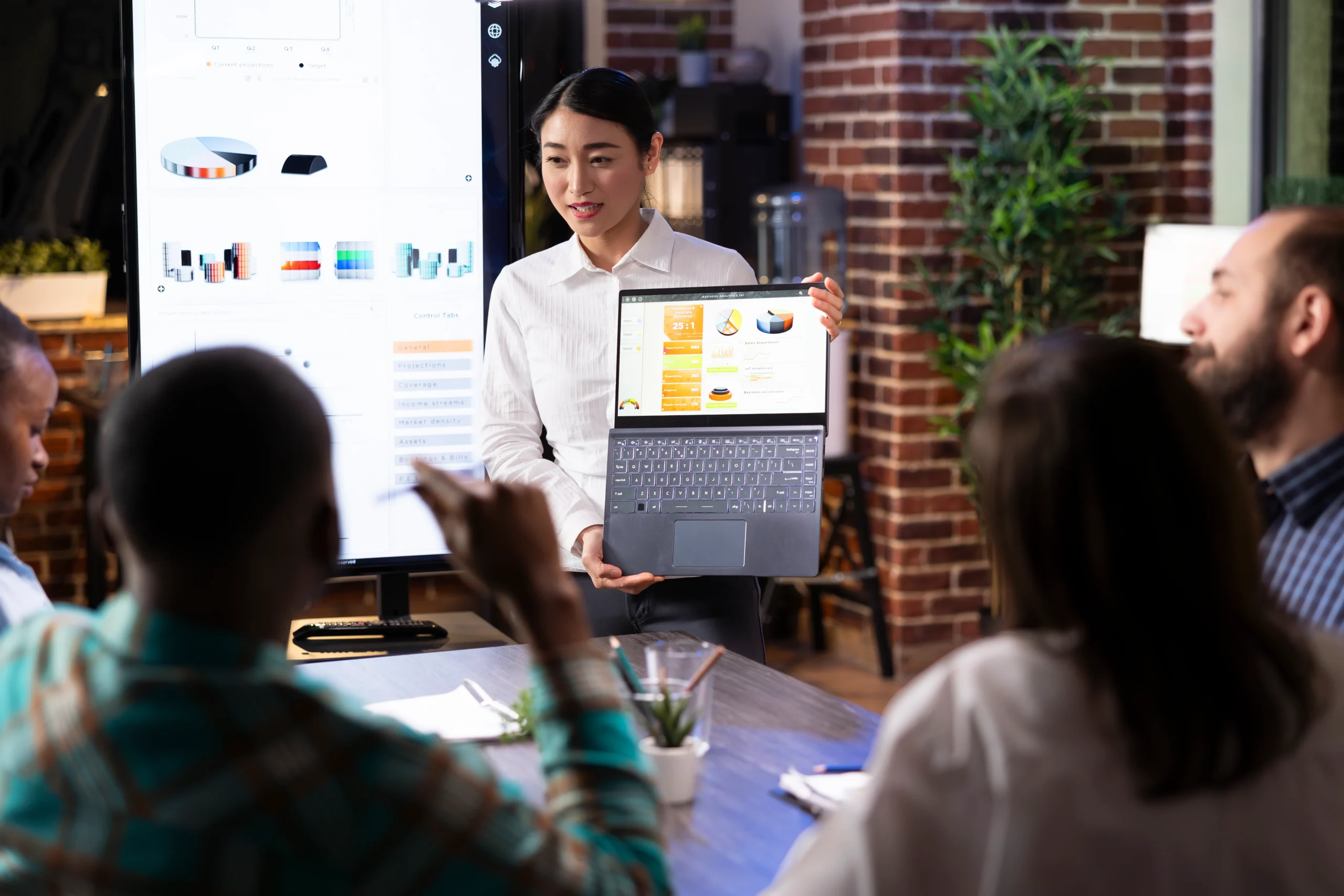 TRAINING BRANDING VISUAL RETAIL MENGGUNAKAN CANVA
